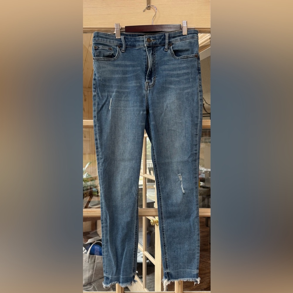 Lucky Brand Women’s Skinny Jeans w/ Frayed ankle